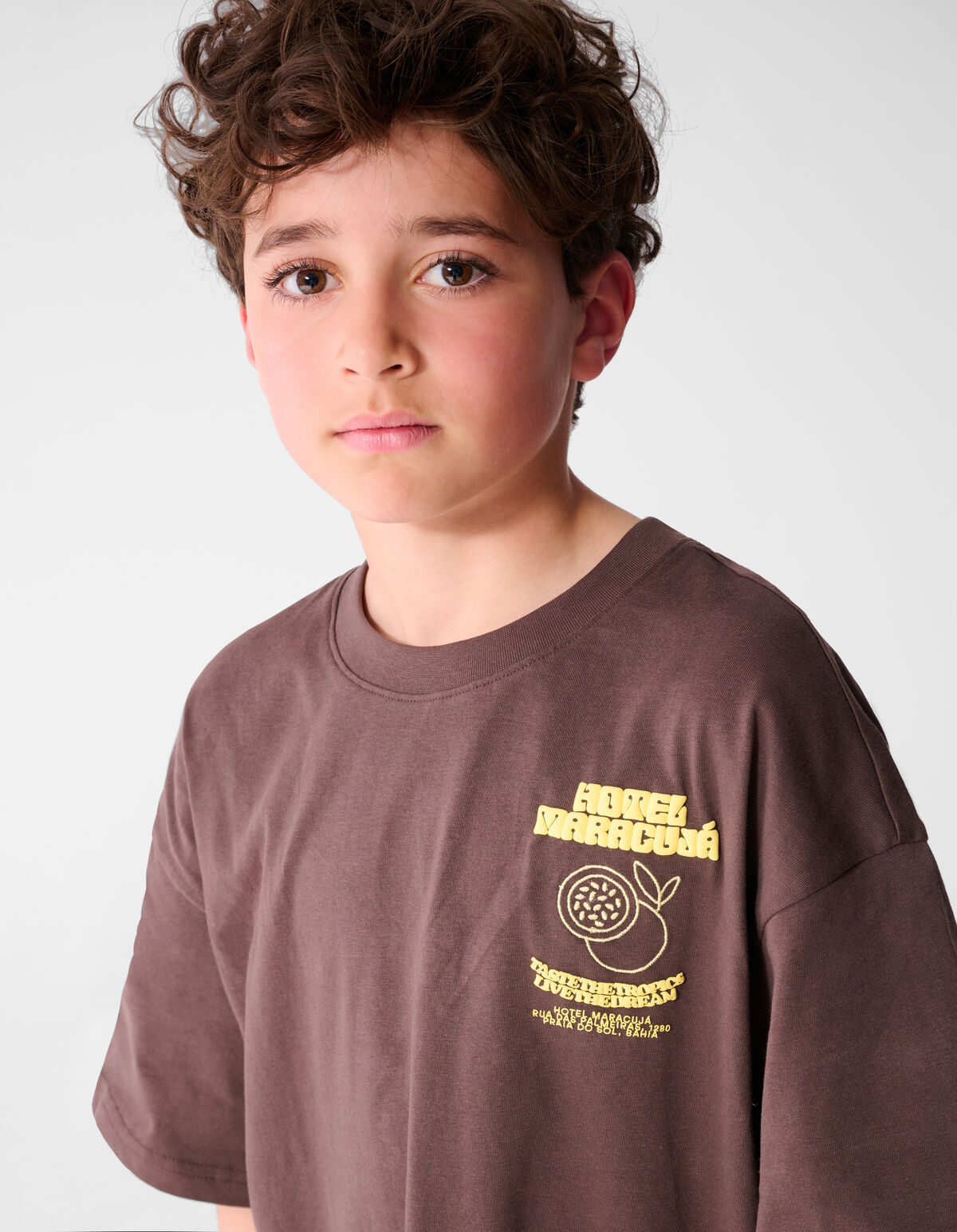 Hotel Artwork T-Shirt Dunkelbraun SHOEBY BOYS