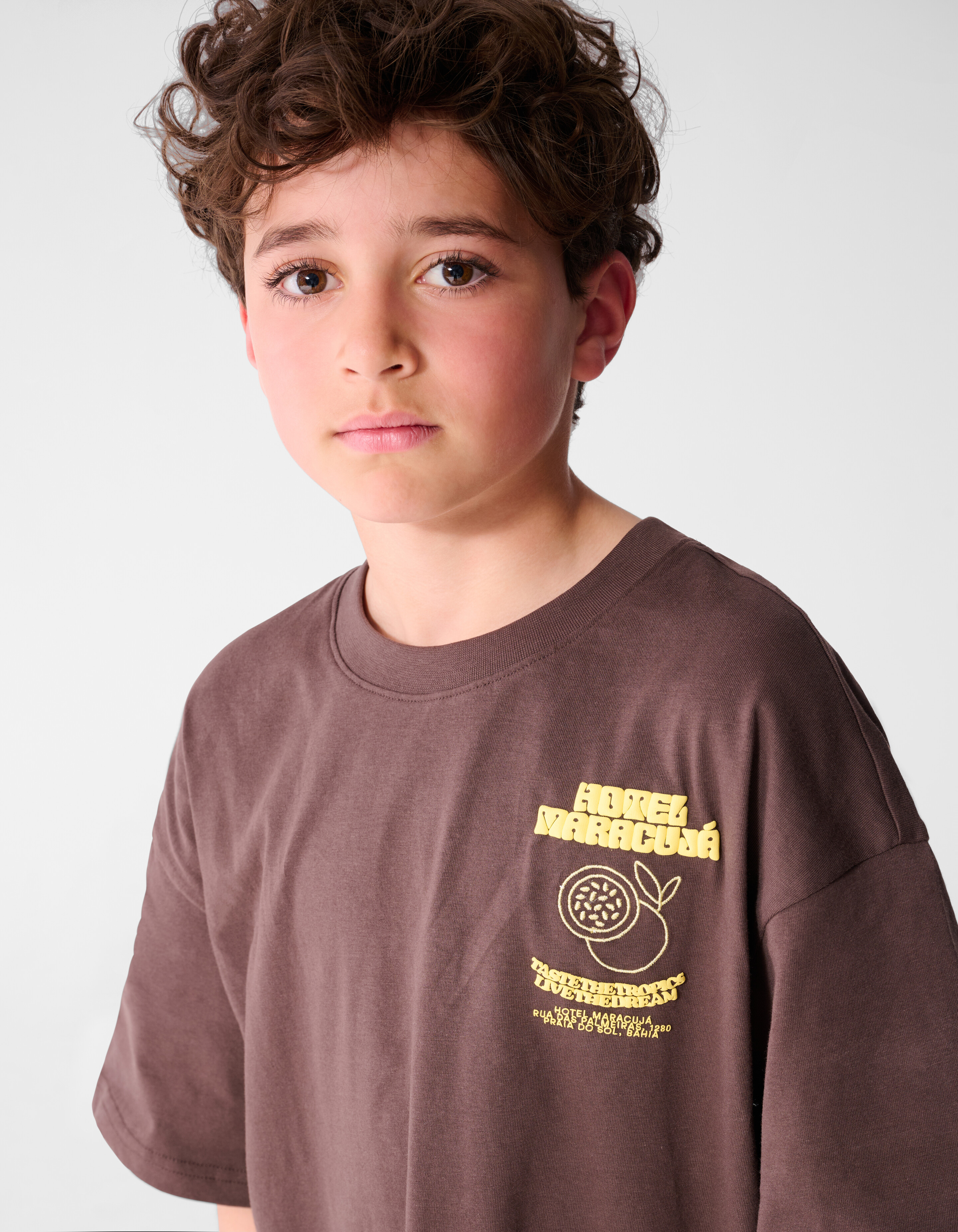 Hotel Artwork T-Shirt Dunkelbraun SHOEBY BOYS