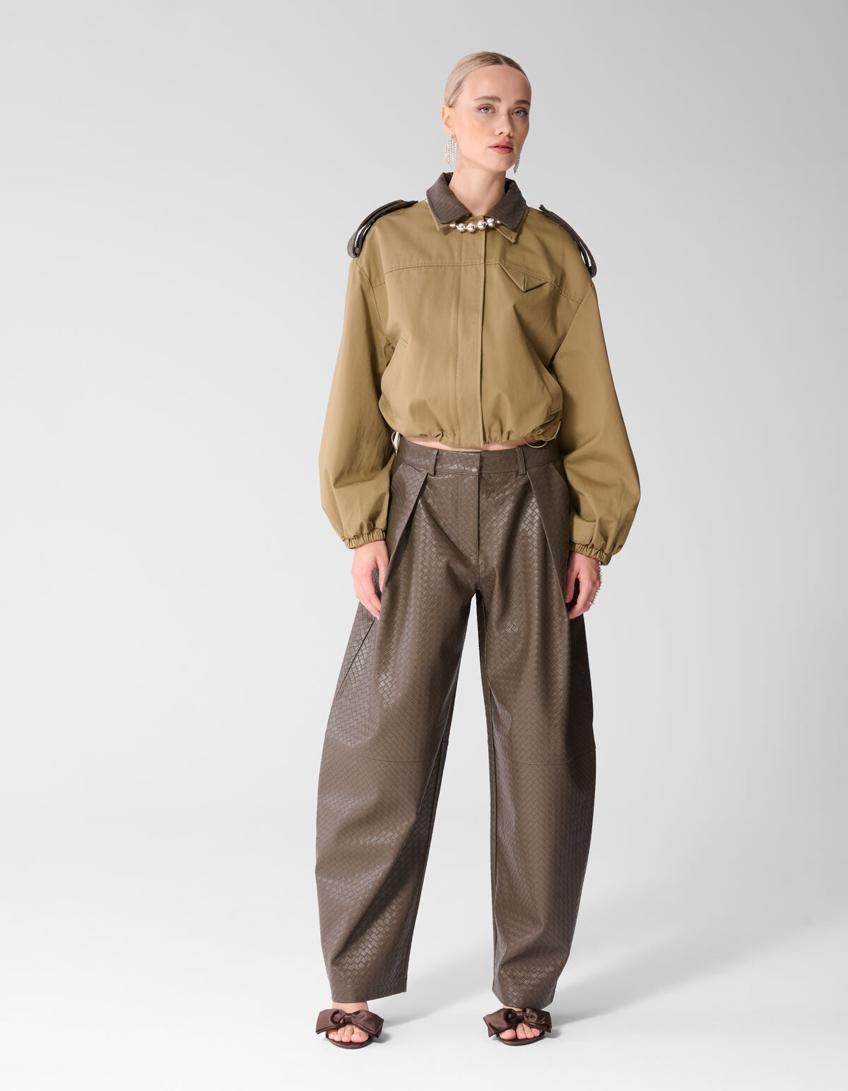 Braune Hose aus veganem Leder mit Flechtmuster SHOEBY WOMEN