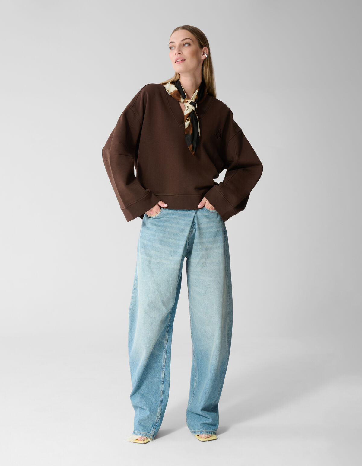 Oversized Pullover mit V-Ausschnitt Dunkelbraun SHOEBY WOMEN