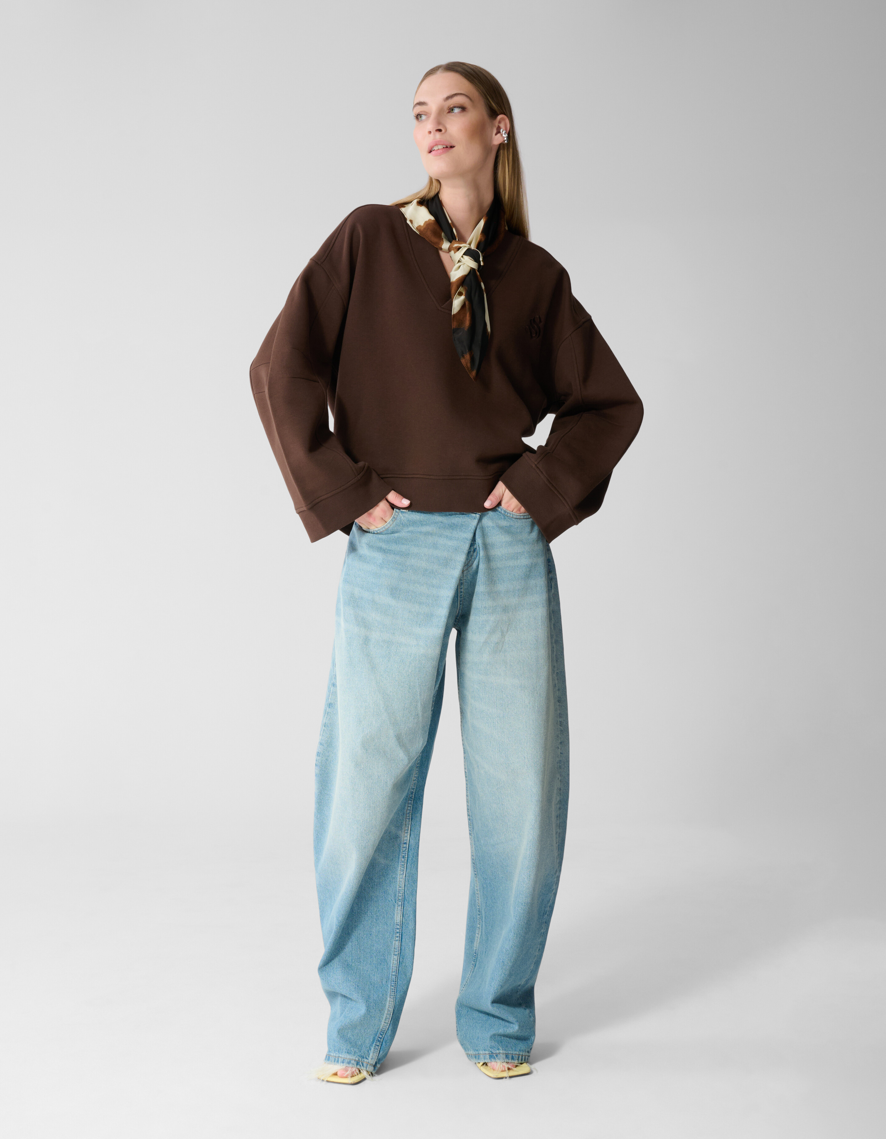 Oversized Pullover mit V-Ausschnitt Dunkelbraun SHOEBY WOMEN