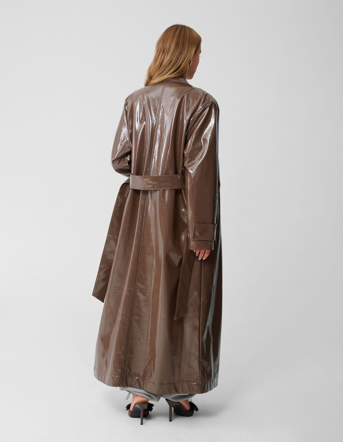 &Uuml;bergro&szlig;er Lack-Trenchcoat Braun von Monica SHOEBY WOMEN