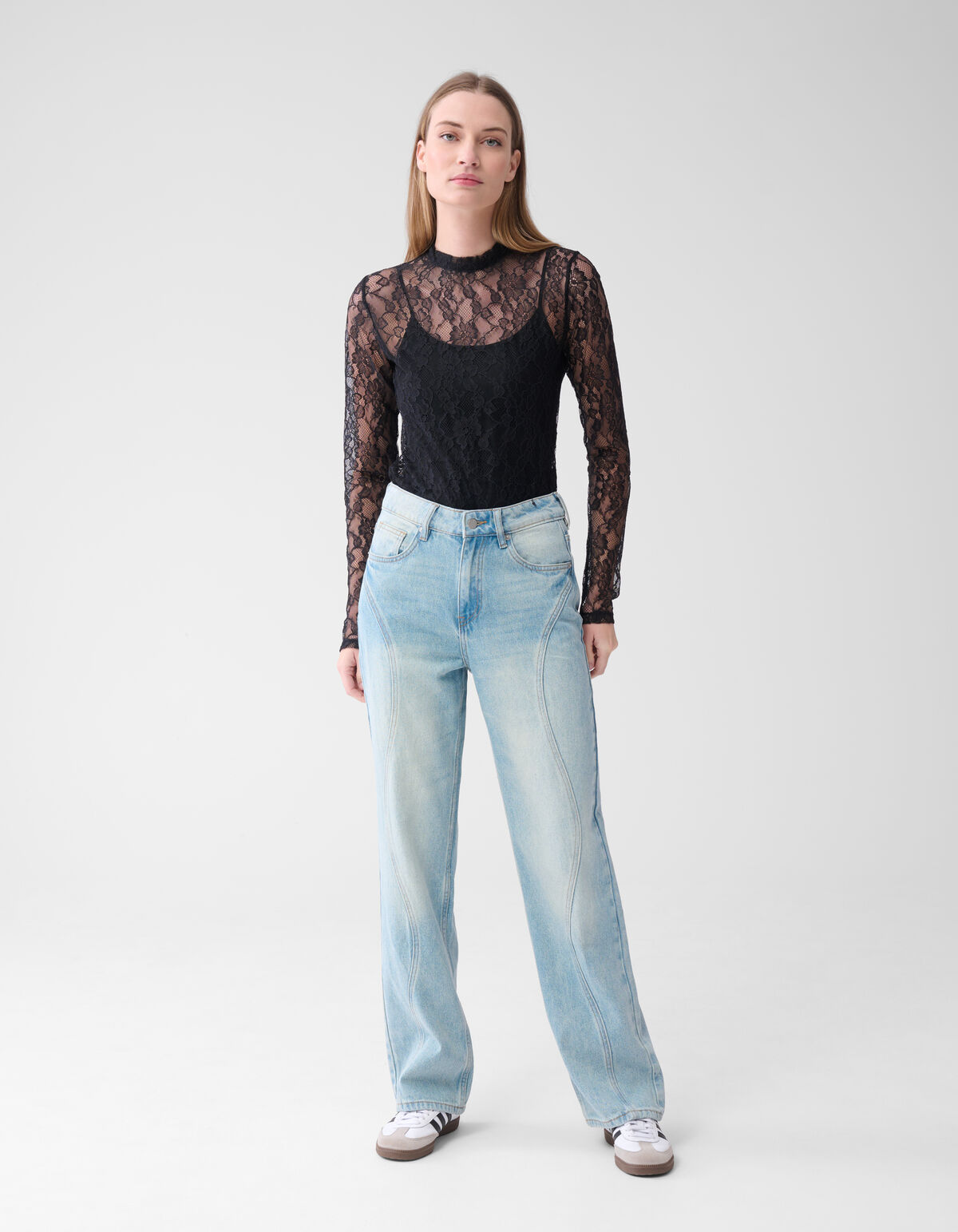 Spitzenbluse mit Blumenmuster in Schwarz SHOEBY WOMEN