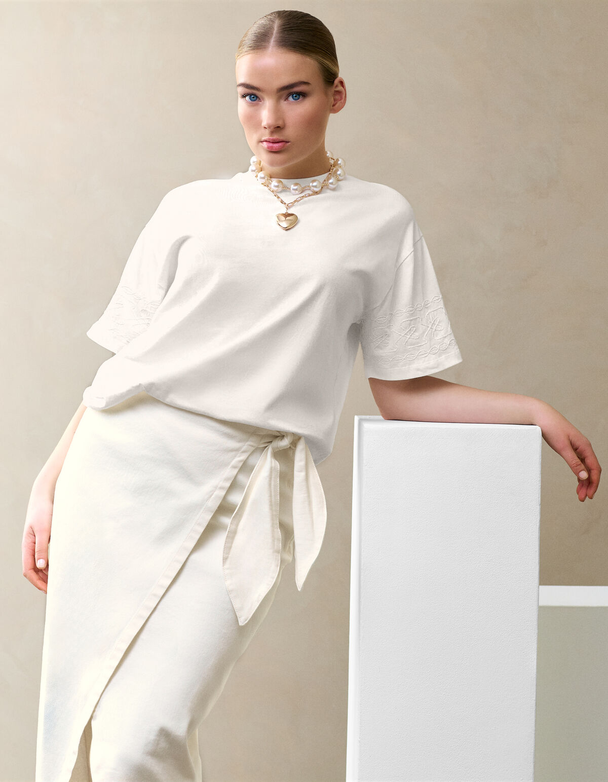 Cord-Stickerei T-Shirt Off White von Fred SHOEBY WOMEN