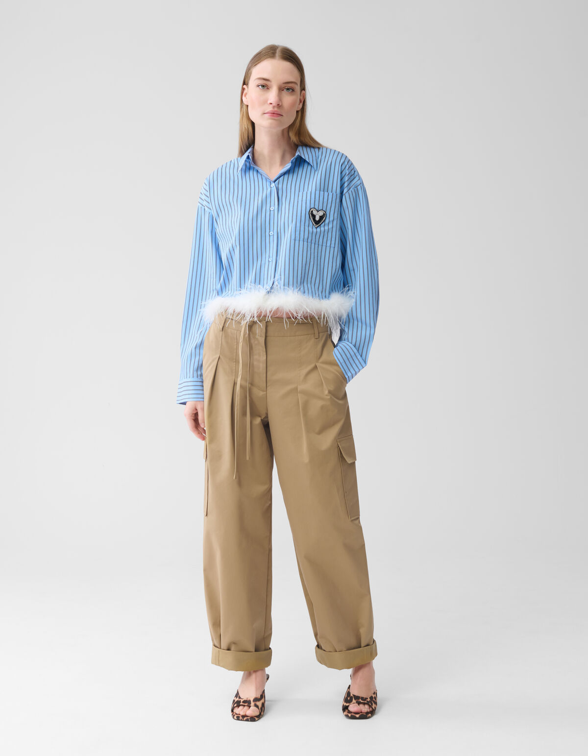 Gekürzte Bluse mit Federn Hellblau SHOEBY WOMEN