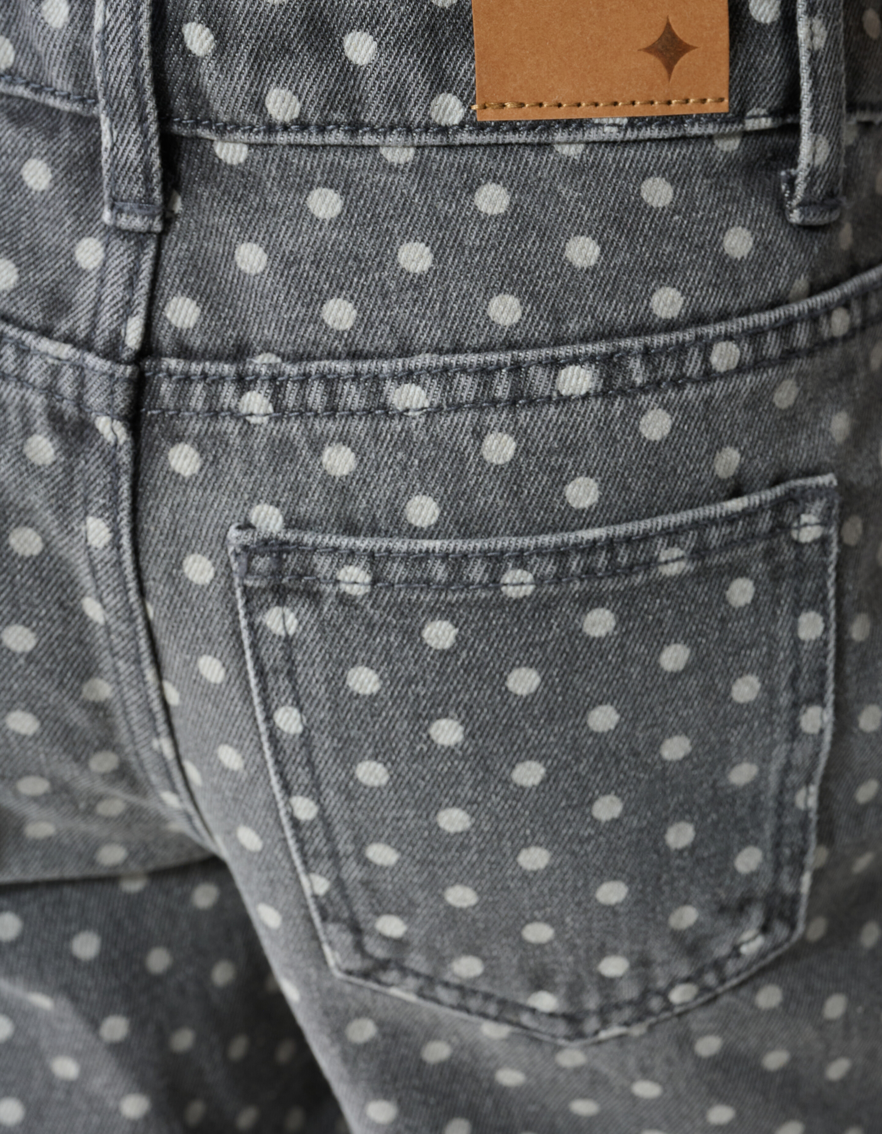 Jeans mit weitem Bein und Punktmuster Grau SHOEBY GIRLS