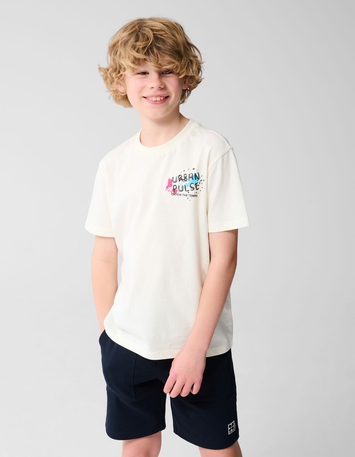 Urban Artwork T-shirt Off White SHOEBY BOYS