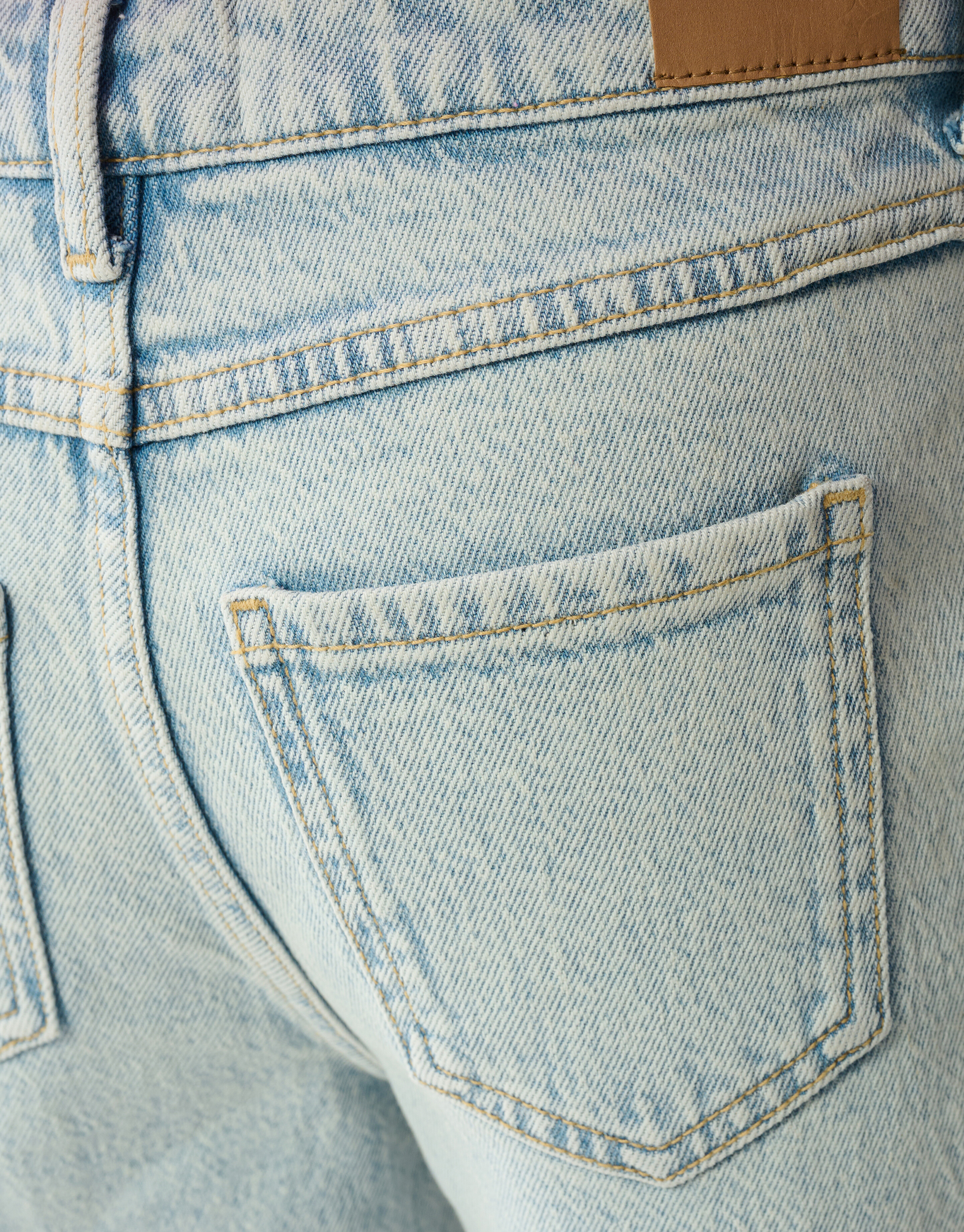 Jeans mit weitem Bein und Nieten, gebleicht SHOEBY GIRLS