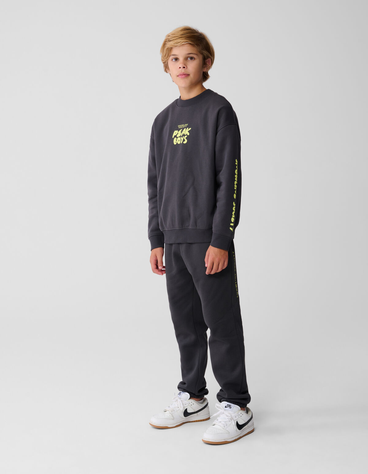 Peak Artwork Pullover Dunkelgrau SHOEBY BOYS