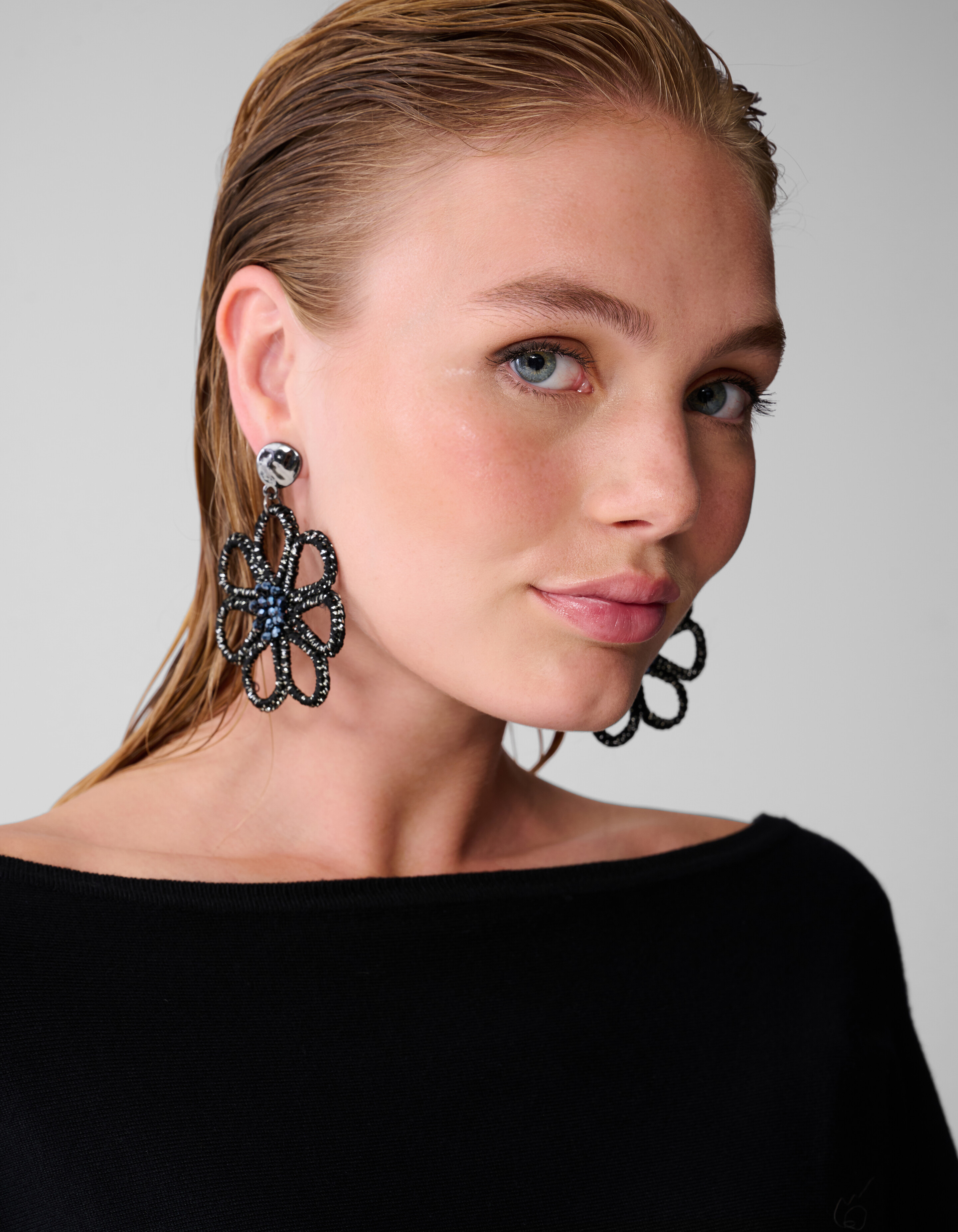 Perlenblumen-Ohrringe Schwarz SHOEBY ACCESSOIRES