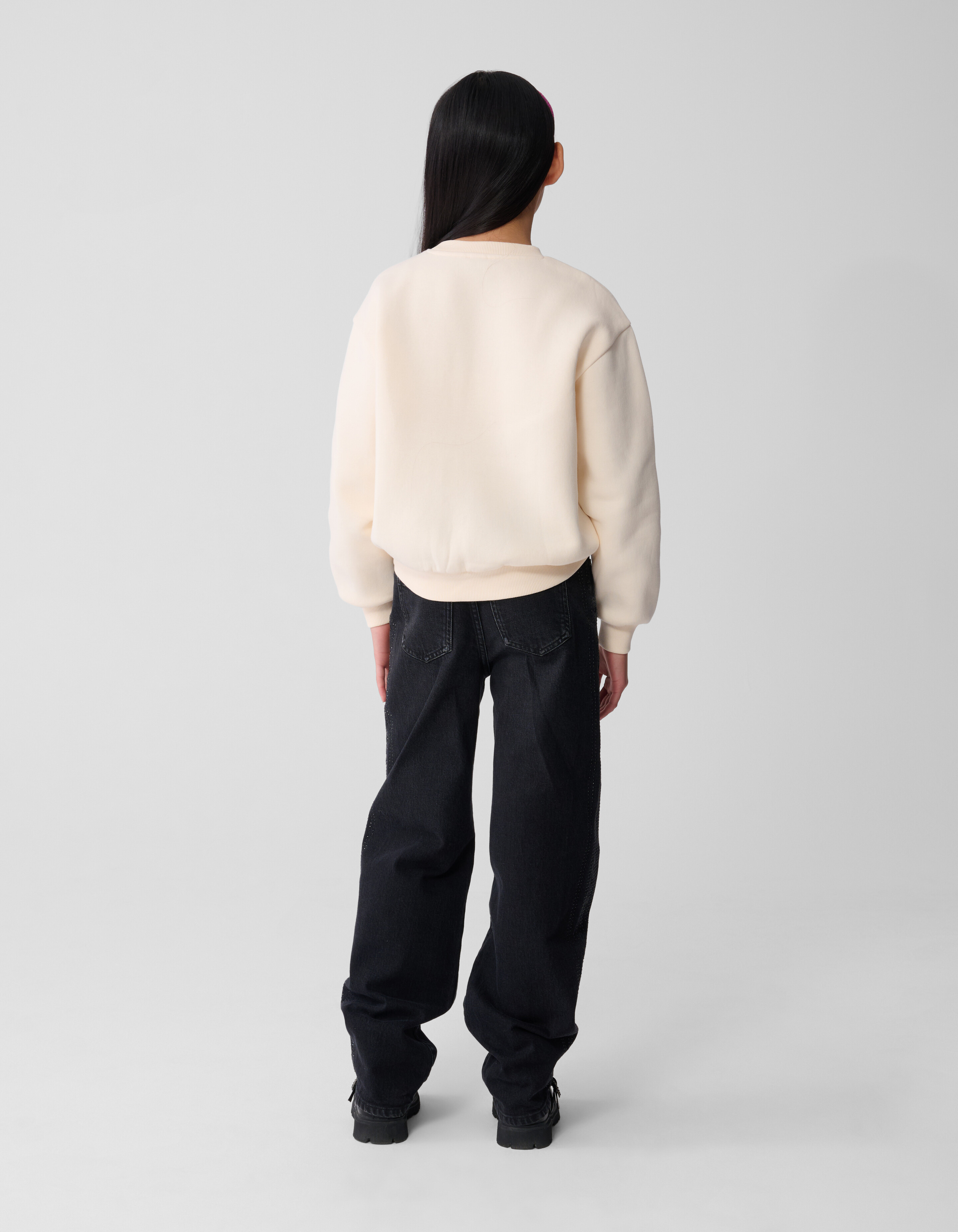 Pullover mit glitzerndem Artwork in Off White SHOEBY GIRLS