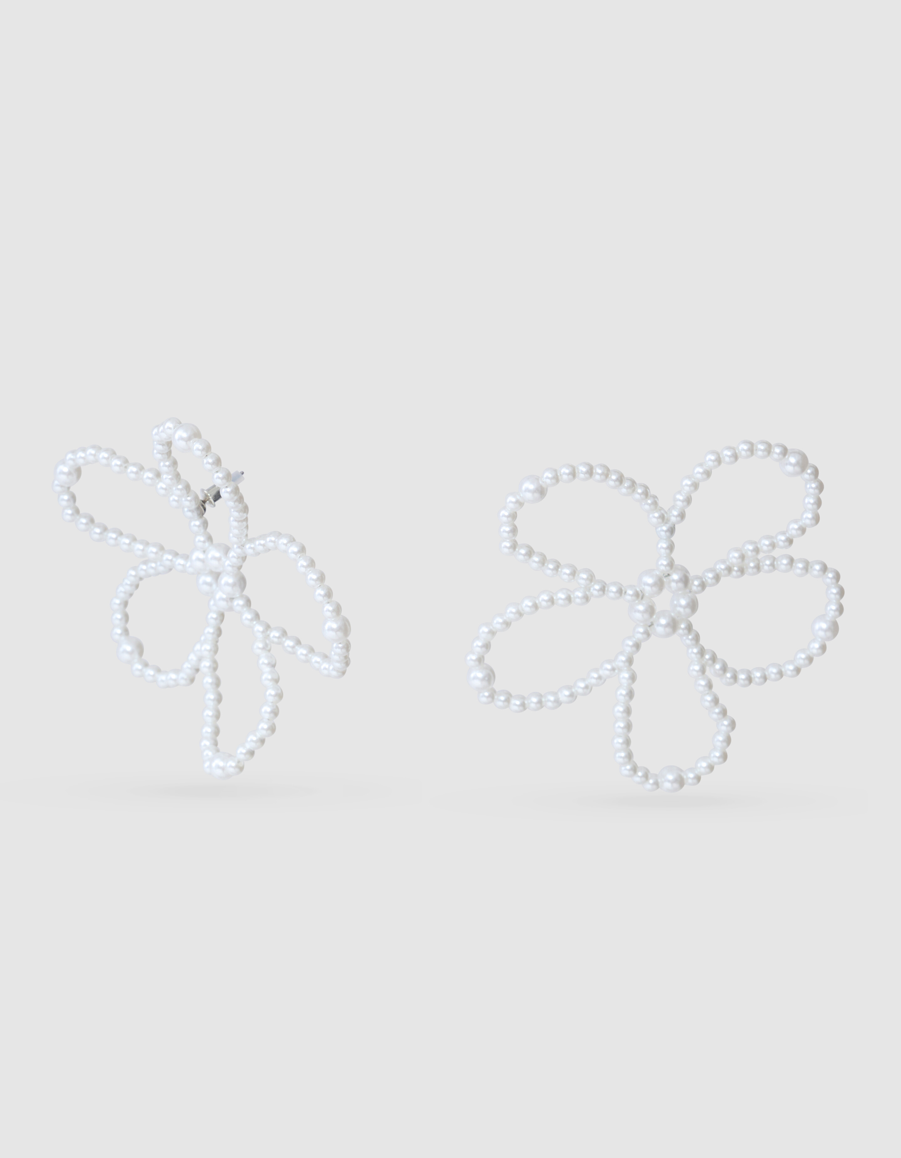 Große Blumen Ohrringe Gebrochen Weiß SHOEBY ACCESSOIRES