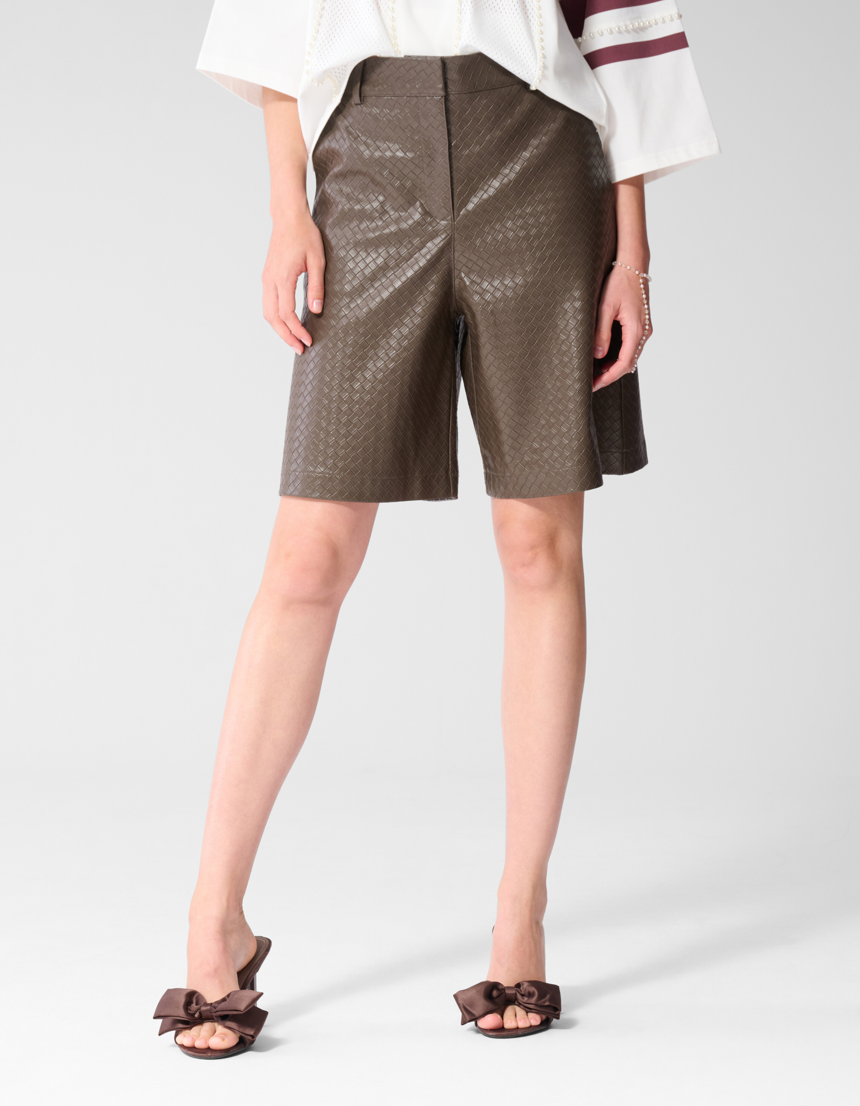 Vegane Leder-Shorts mit Flechtmuster Braun SHOEBY WOMEN