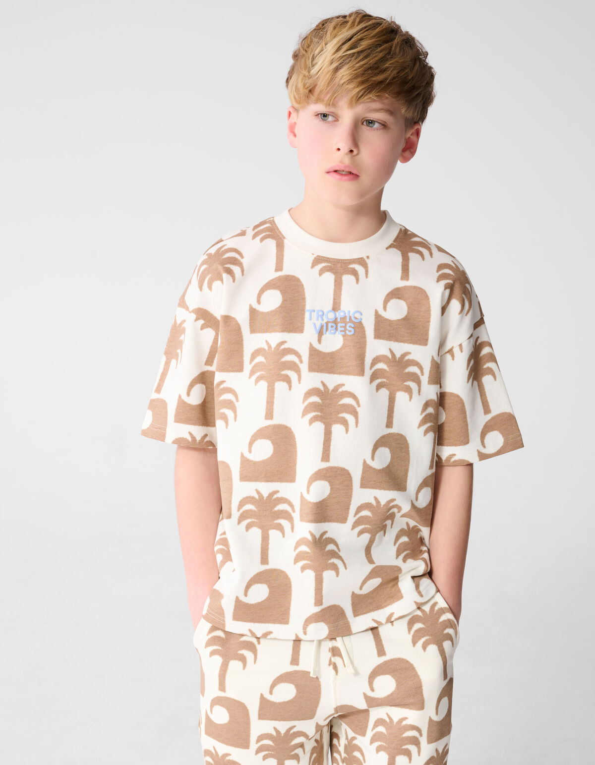 Tropic Vibes Artwork T-Shirt in gebrochenem Wei&szlig; SHOEBY BOYS