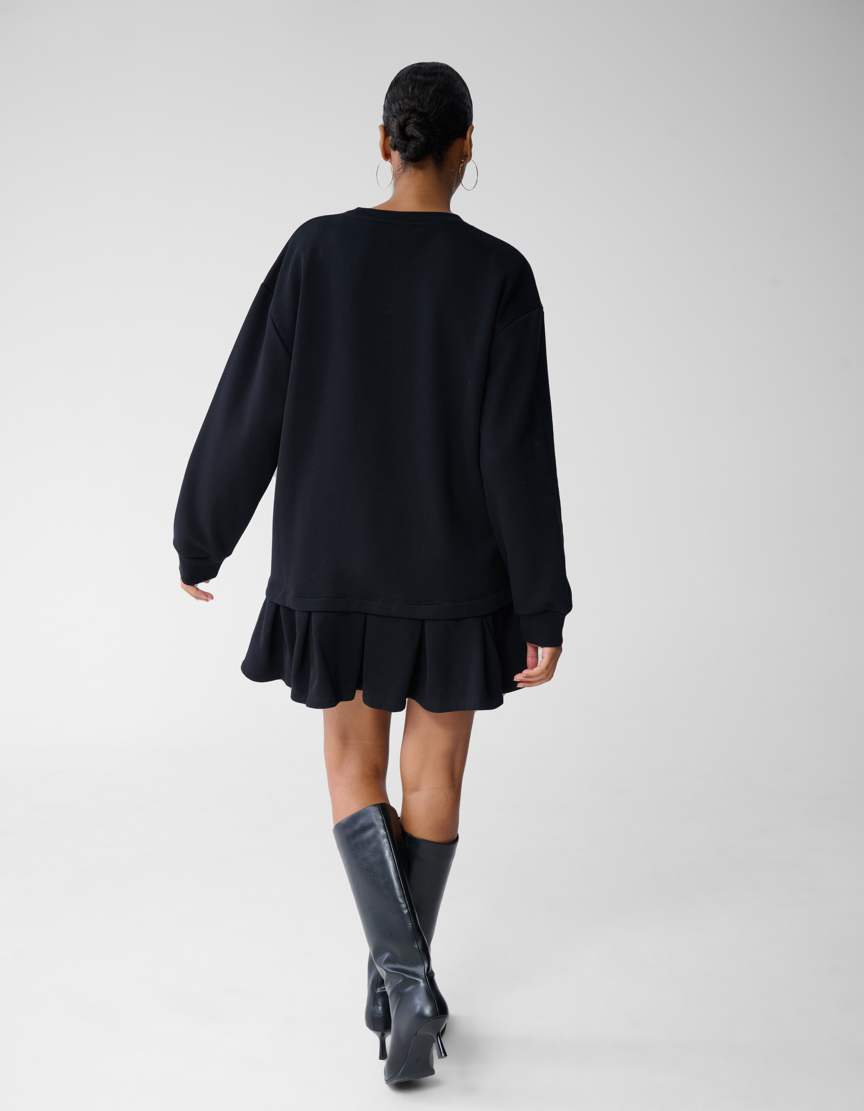 Oversized Sweatshirt-Kleid mit R&uuml;schen Schwarz SHOEBY WOMEN