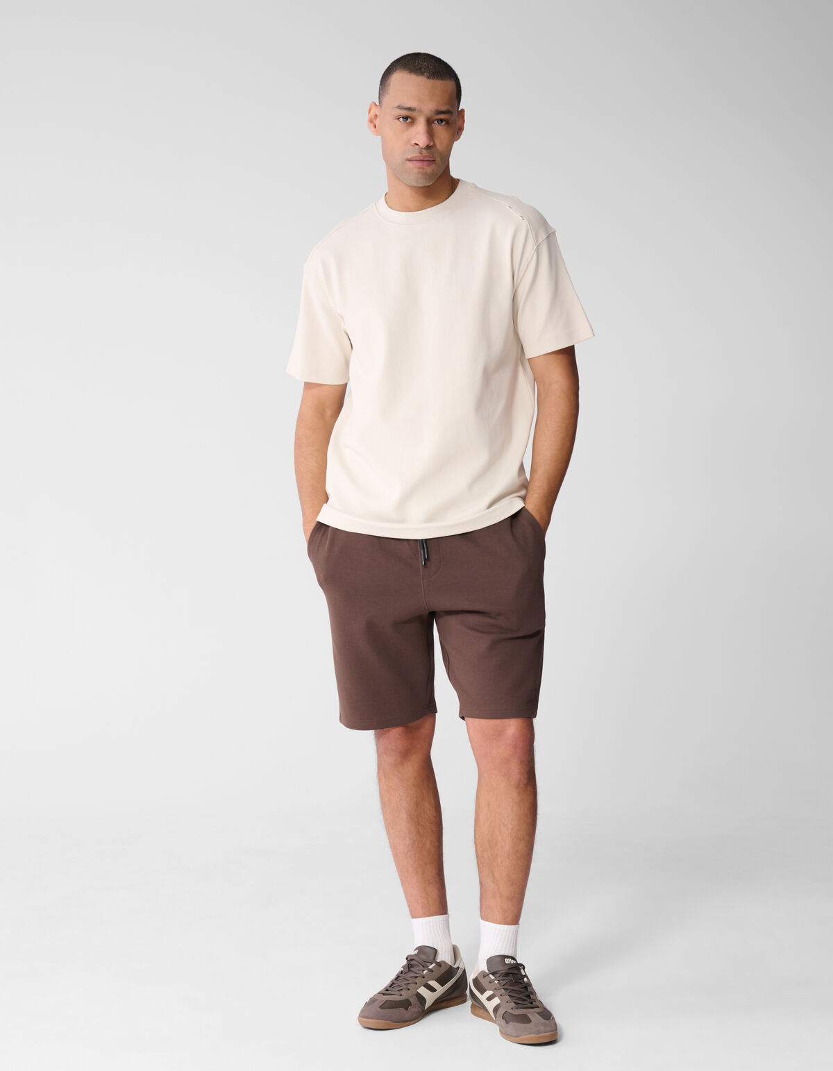 Basic-T-Shirt mit lockerer Passform, Beige SHOEBY MEN