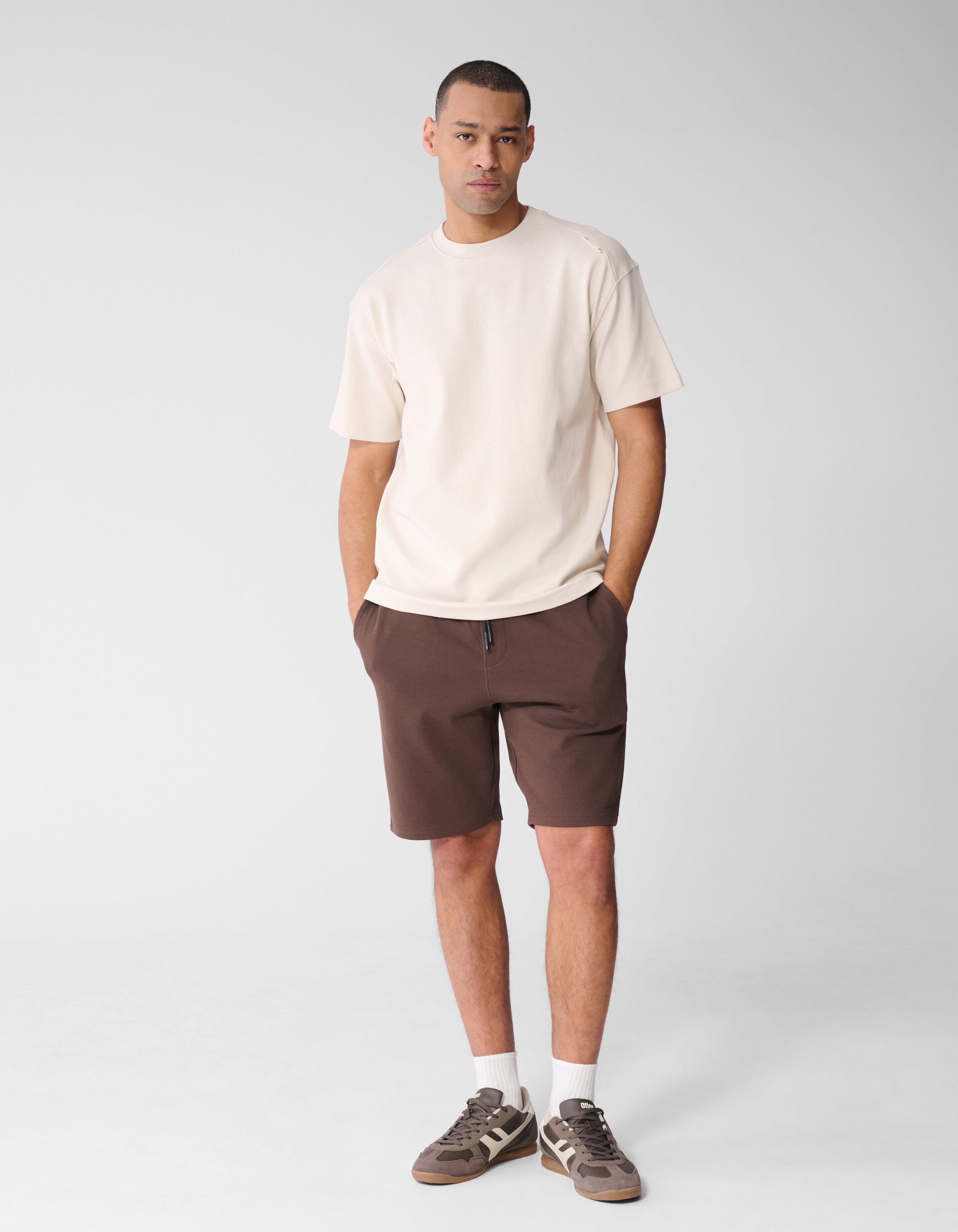 Basic-T-Shirt mit lockerer Passform, Beige SHOEBY MEN