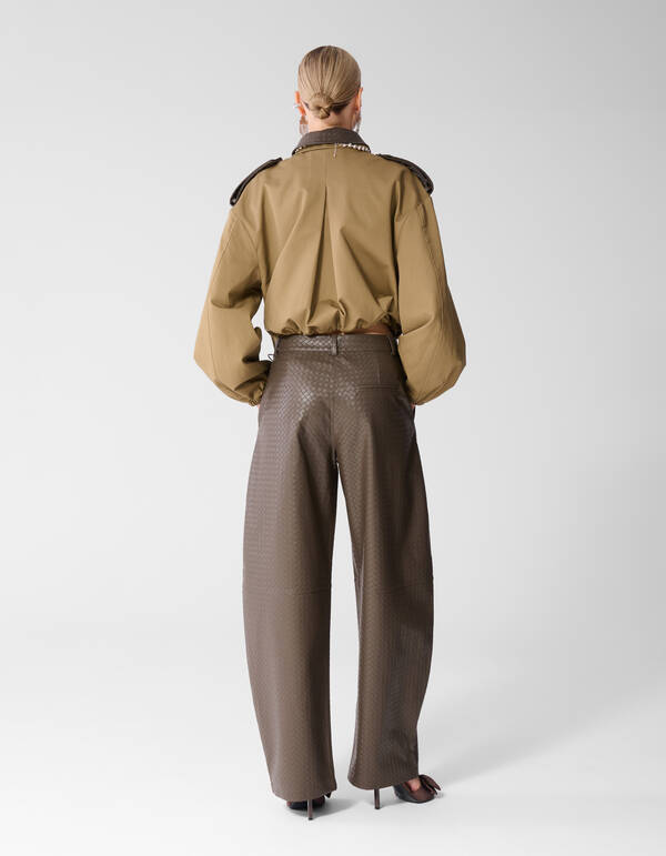 Braune Hose aus veganem Leder mit Flechtmuster SHOEBY WOMEN
