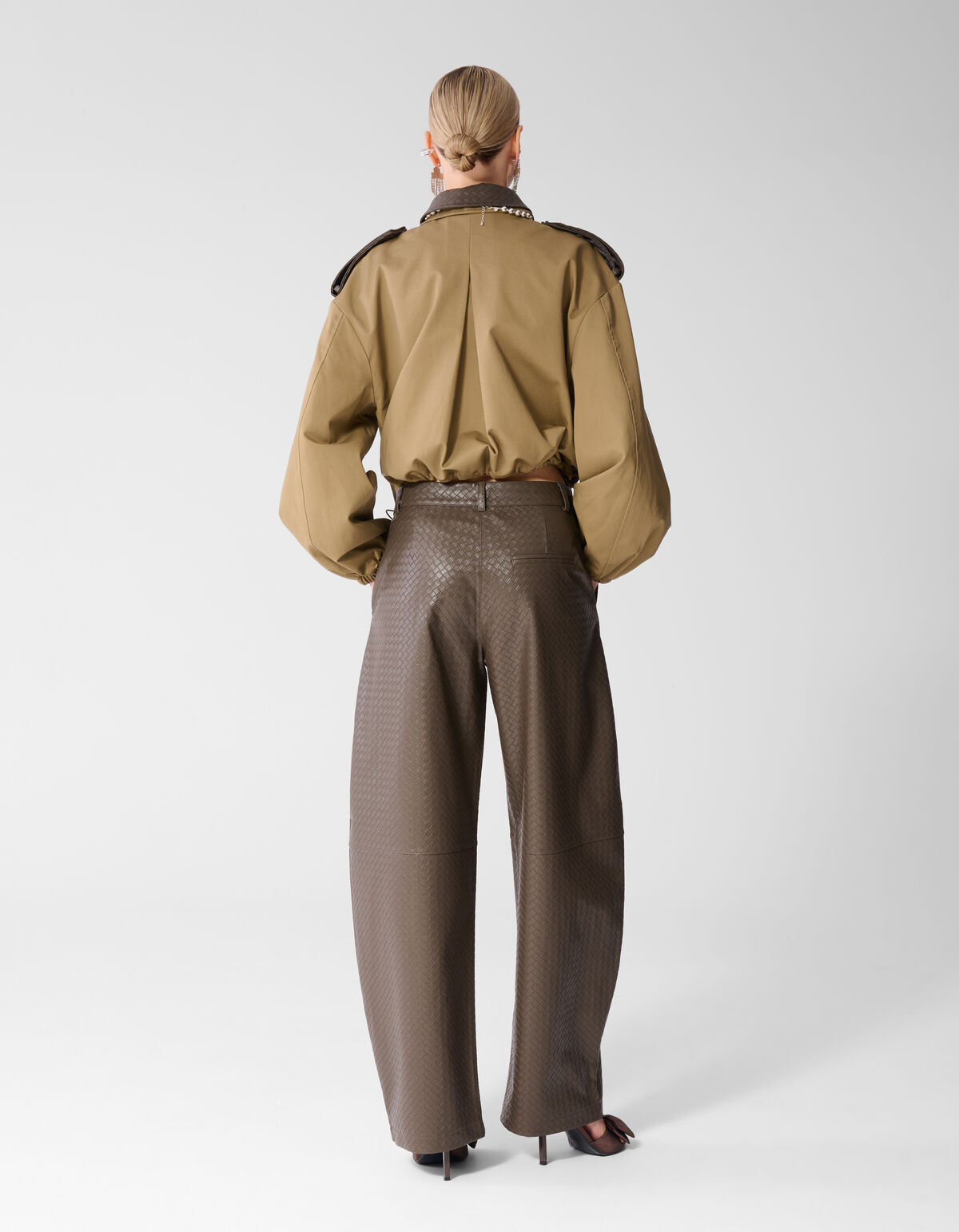Braune Hose aus veganem Leder mit Flechtmuster SHOEBY WOMEN