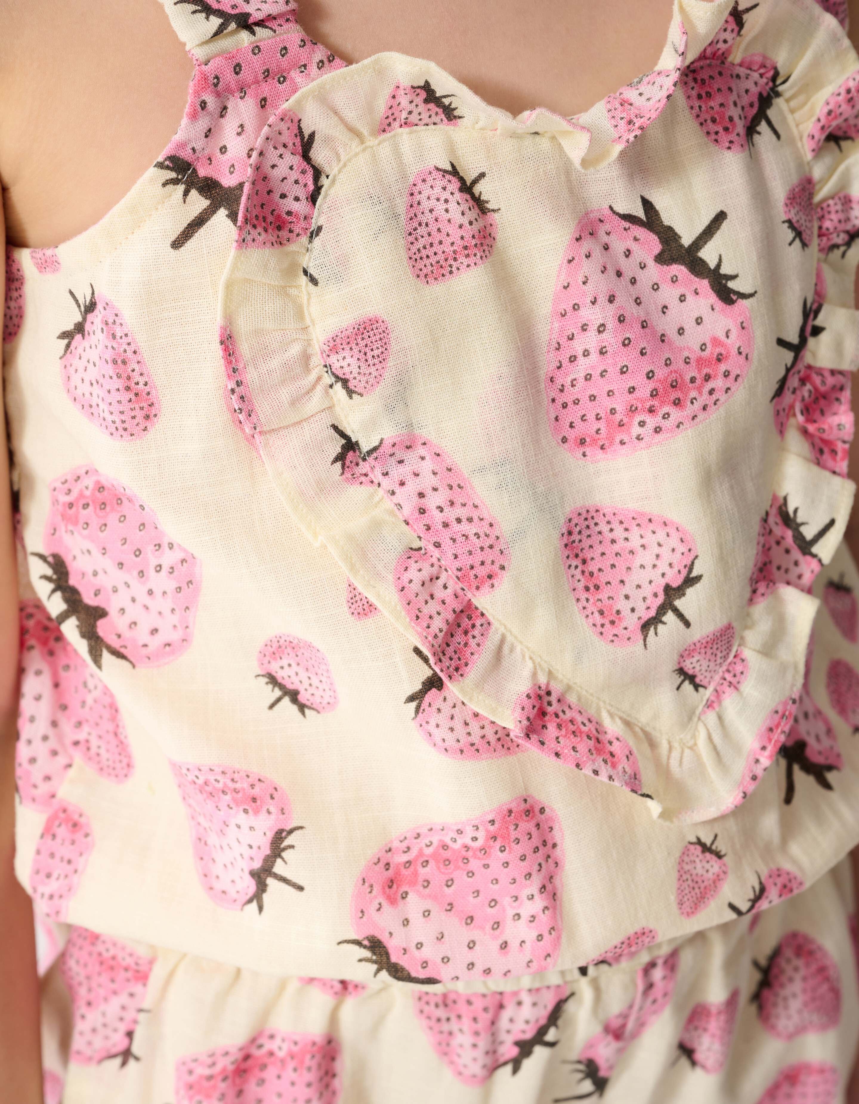 Jumpsuit mit Erdbeer-Print in gebrochenem Wei&szlig; SHOEBY GIRLS