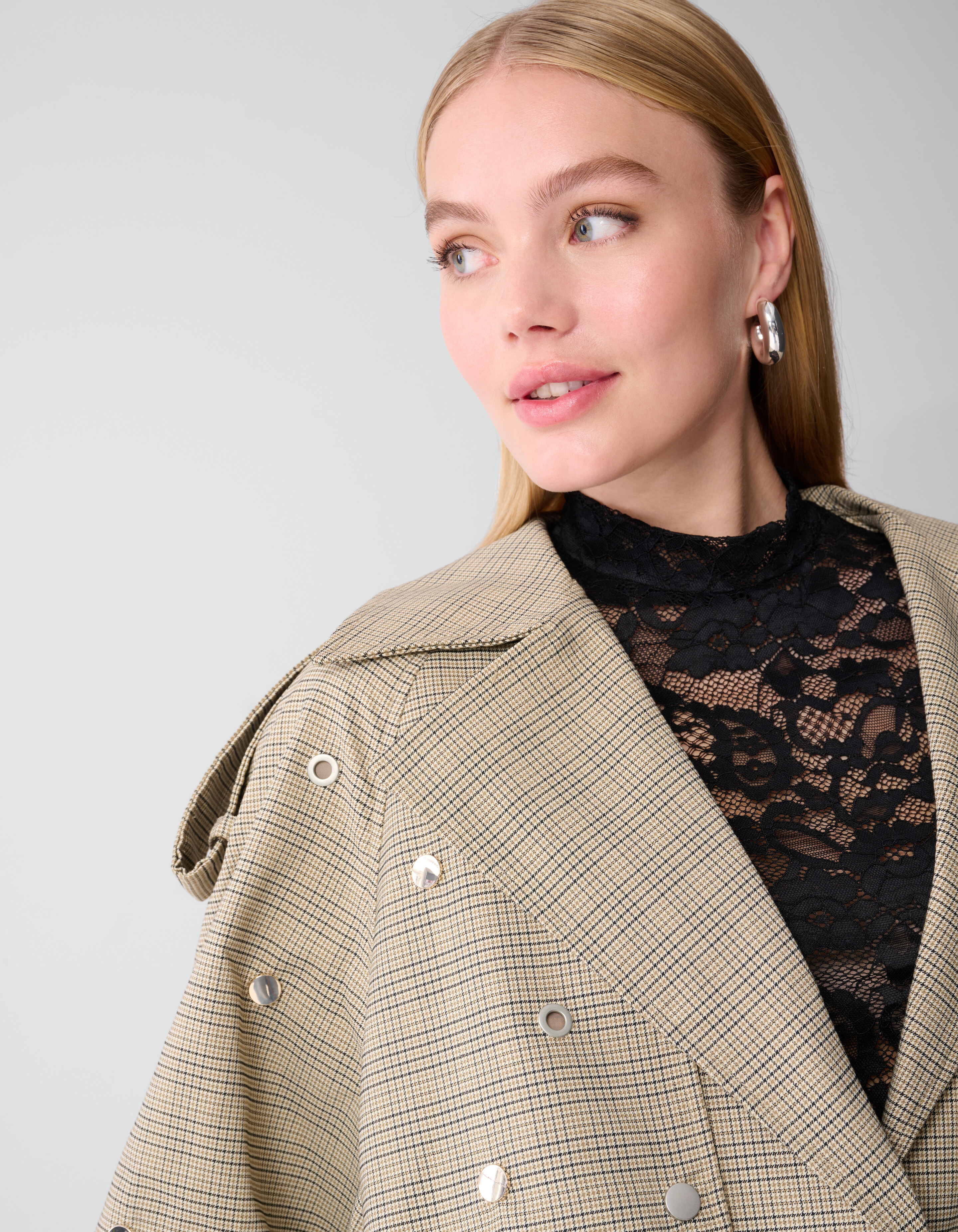 Karierte Trenchjacke mit Nieten Hellbraun SHOEBY WOMEN