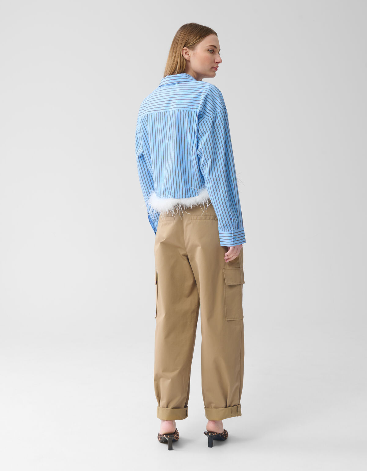 Gekürzte Bluse mit Federn Hellblau SHOEBY WOMEN
