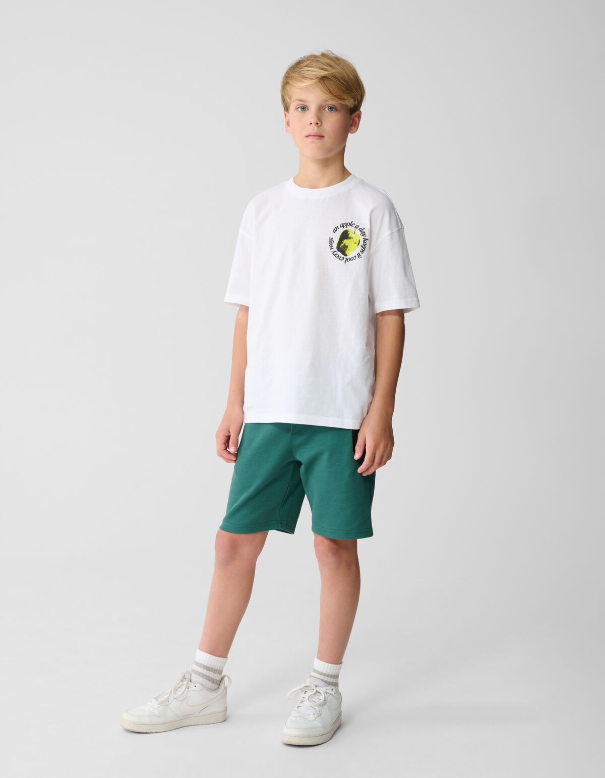 Apple Artwork T-Shirt Wei&szlig; SHOEBY BOYS