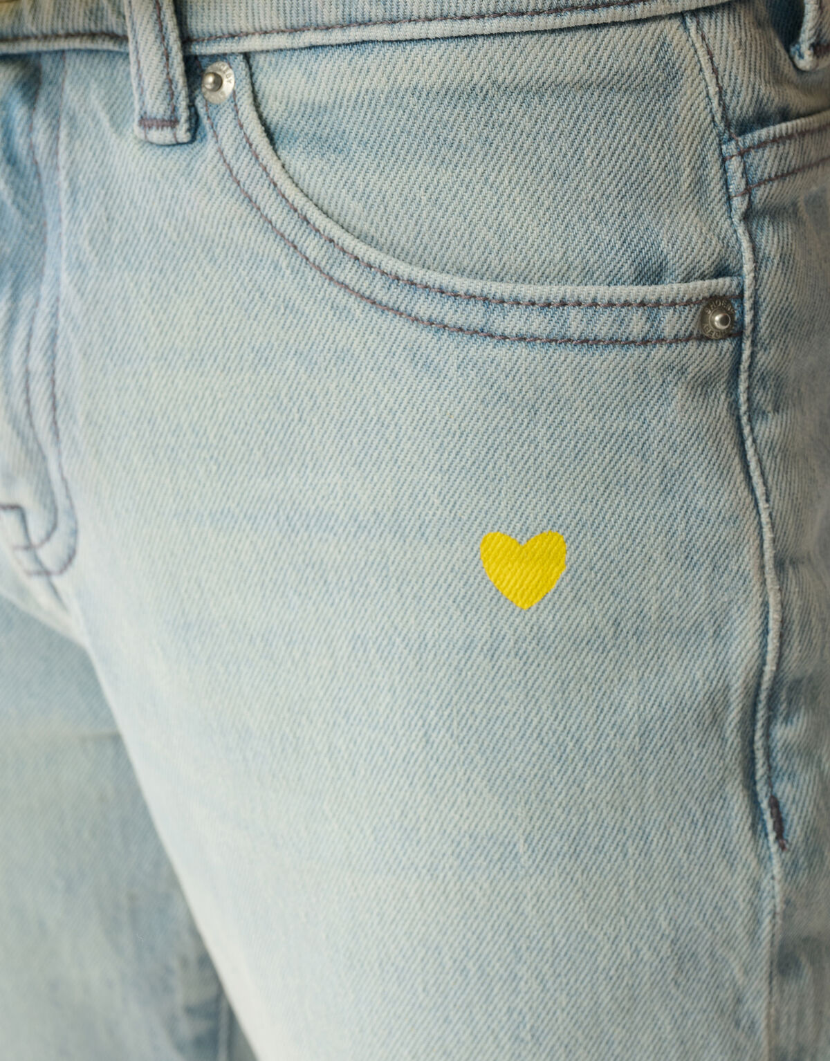 Rhinestone Heart breite Jeans gebleicht SHOEBY GIRLS