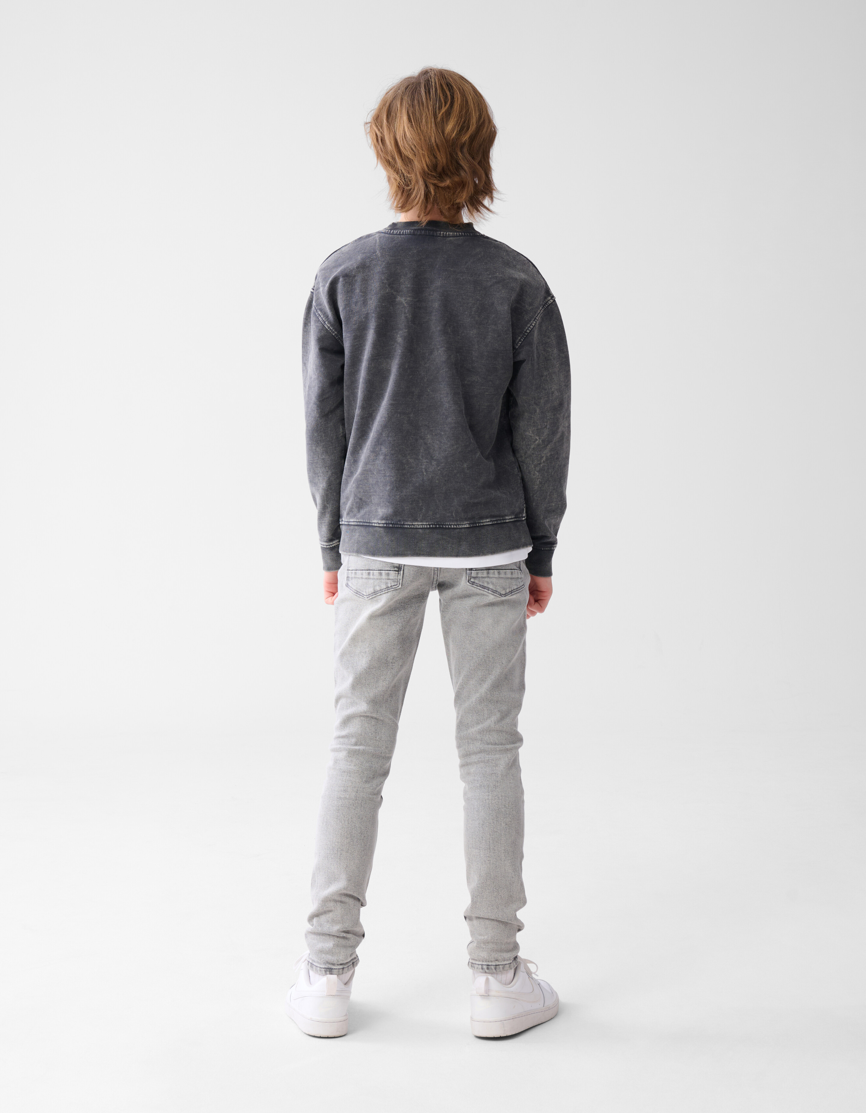 Tapered Jeans Grau SHOEBY BOYS