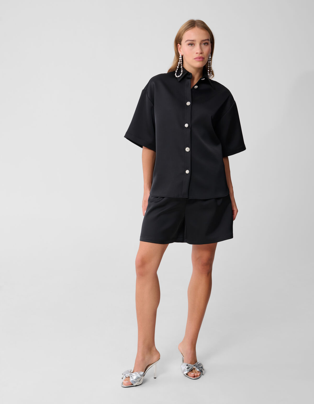 &Uuml;bergro&szlig;e Satinbluse Schwarz von Monica SHOEBY WOMEN