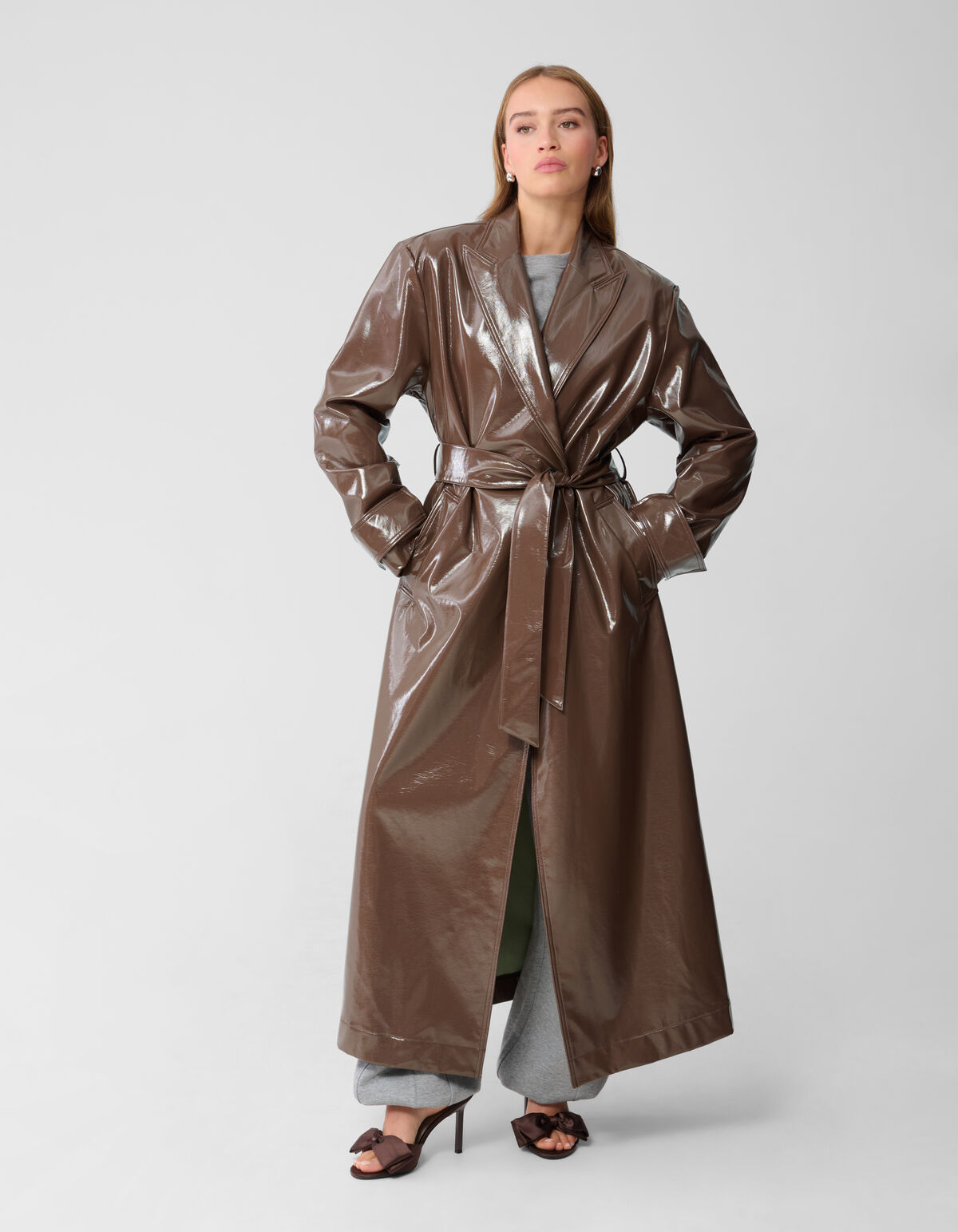 &Uuml;bergro&szlig;er Lack-Trenchcoat Braun von Monica SHOEBY WOMEN