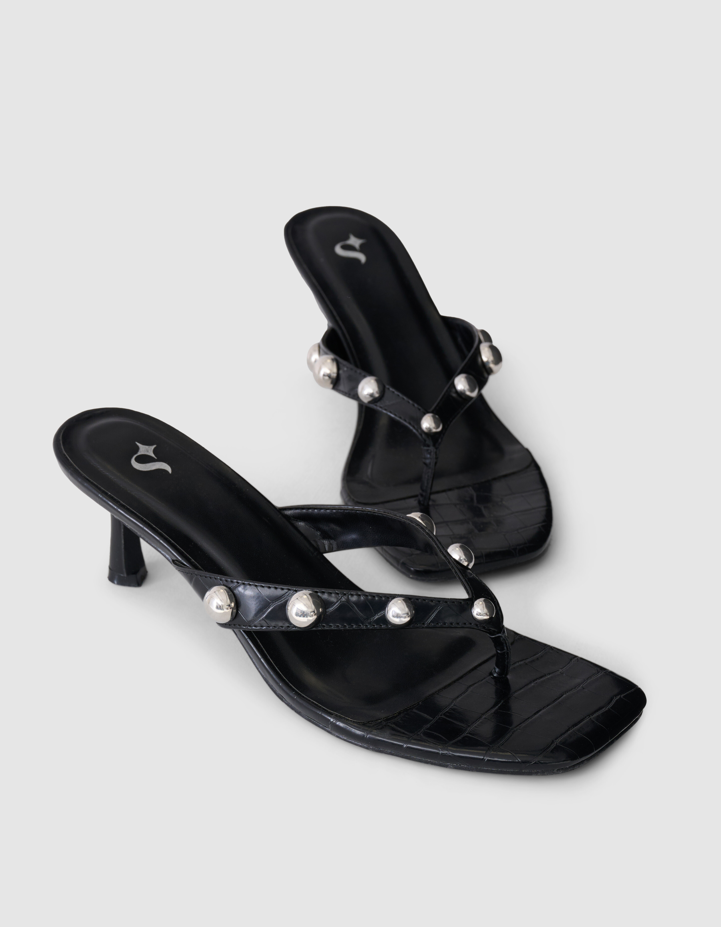 Nieten Slipper Abs&auml;tze Schwarz SHOEBY SHOES