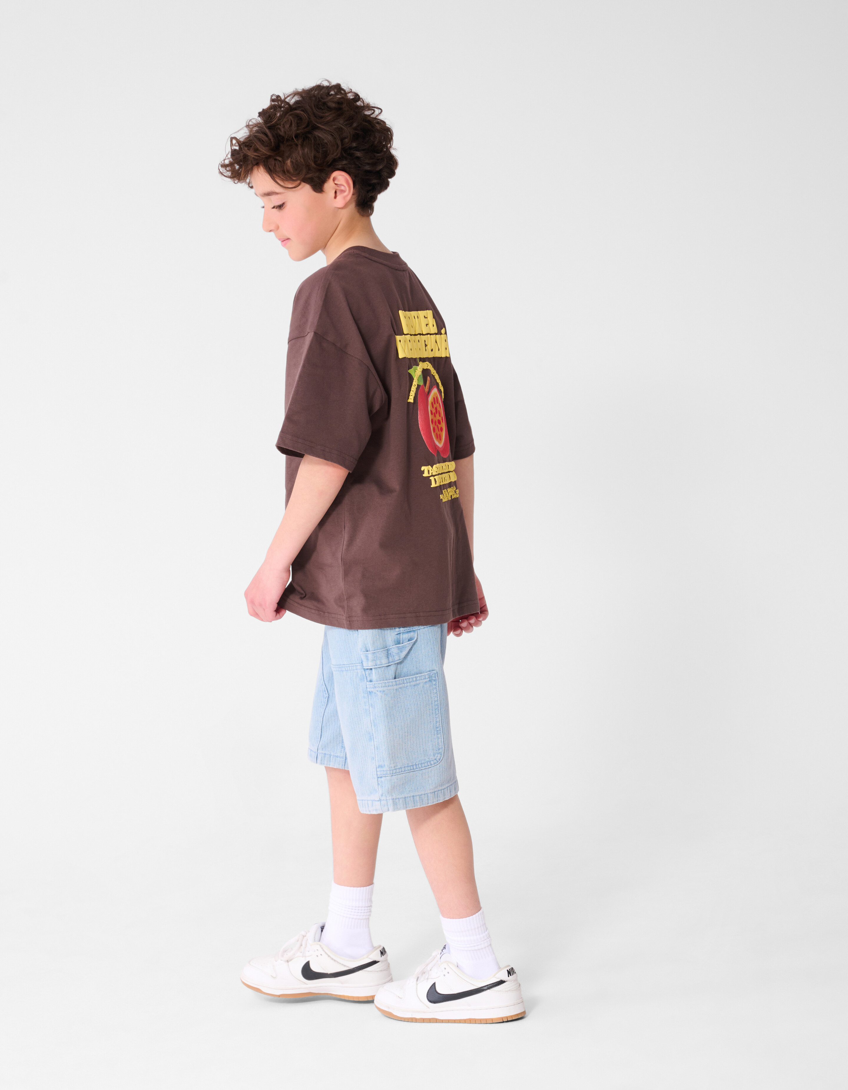 Hotel Artwork T-Shirt Dunkelbraun SHOEBY BOYS