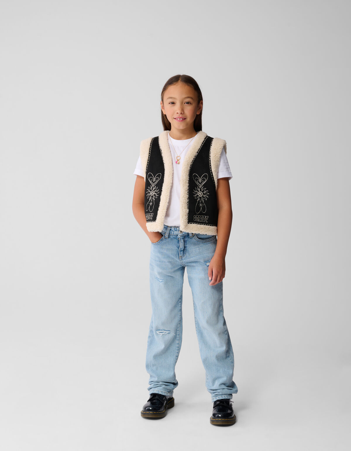 Weste mit Teddy-Stickerei in Schwarz SHOEBY GIRLS