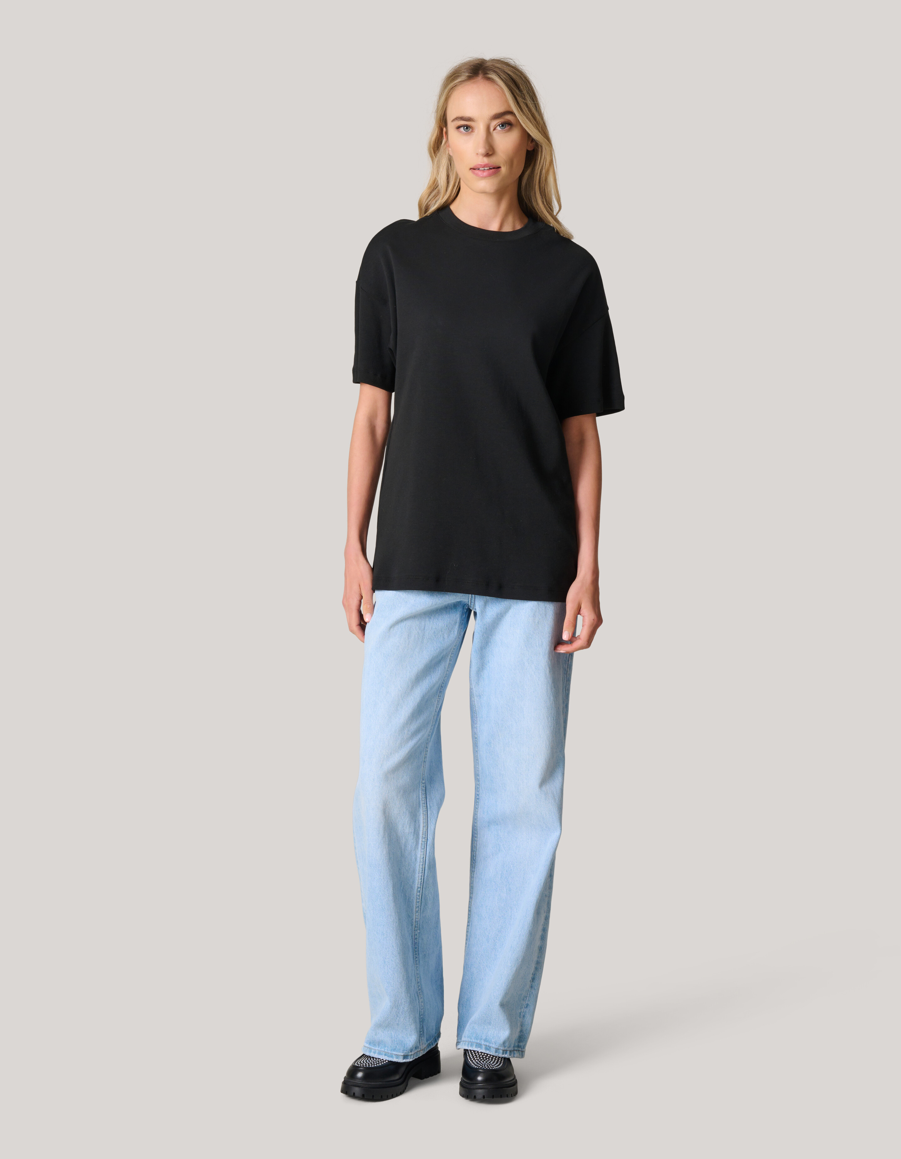 Basic-T-Shirt in Übergröße Schwarz SHOEBY WOMEN