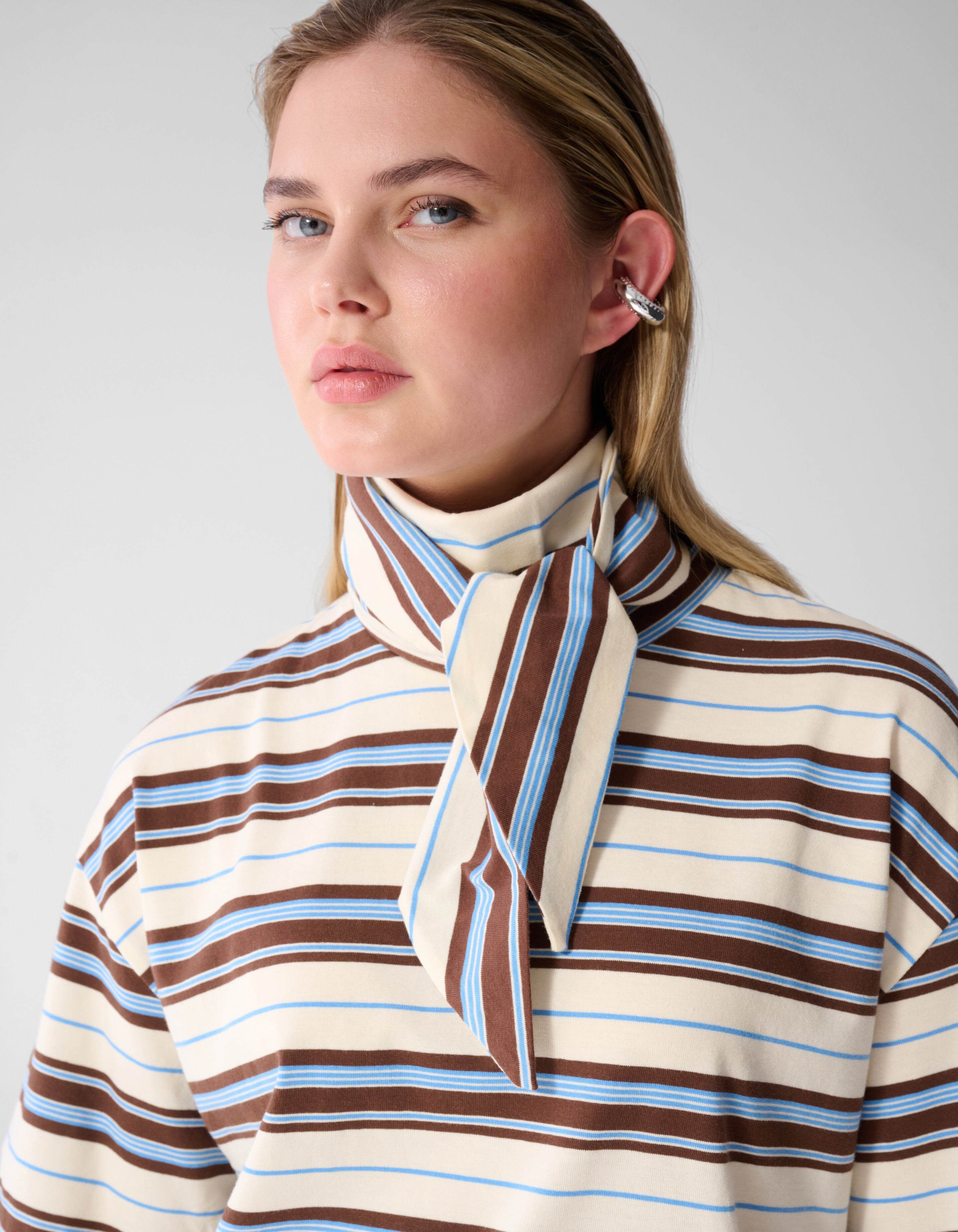 Gestreiftes T-Shirt mit Schal Gebrochenes Wei&szlig;/Sch SHOEBY WOMEN