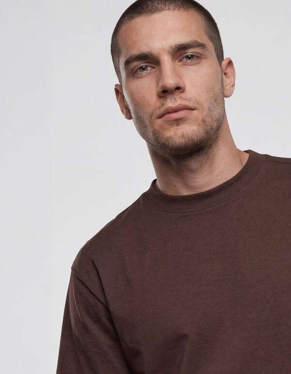 Basis Label T-shirt Donkerbruin SHOEBY MEN