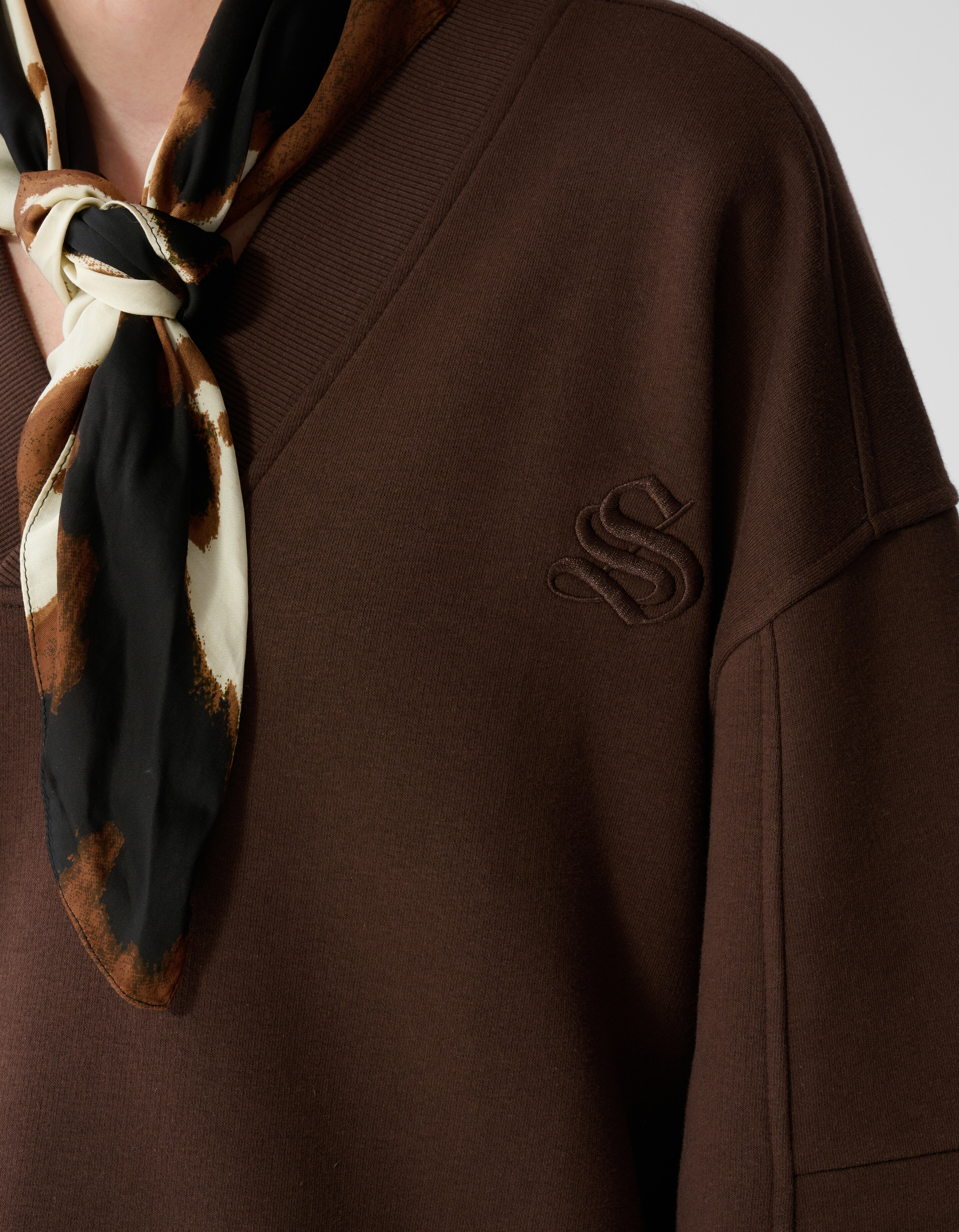 Oversized Pullover mit V-Ausschnitt Dunkelbraun SHOEBY WOMEN